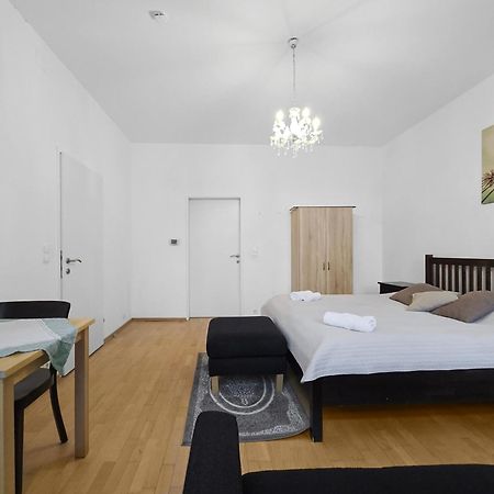 Three King-Size Beds, Three Bedrooms فيينا المظهر الخارجي الصورة