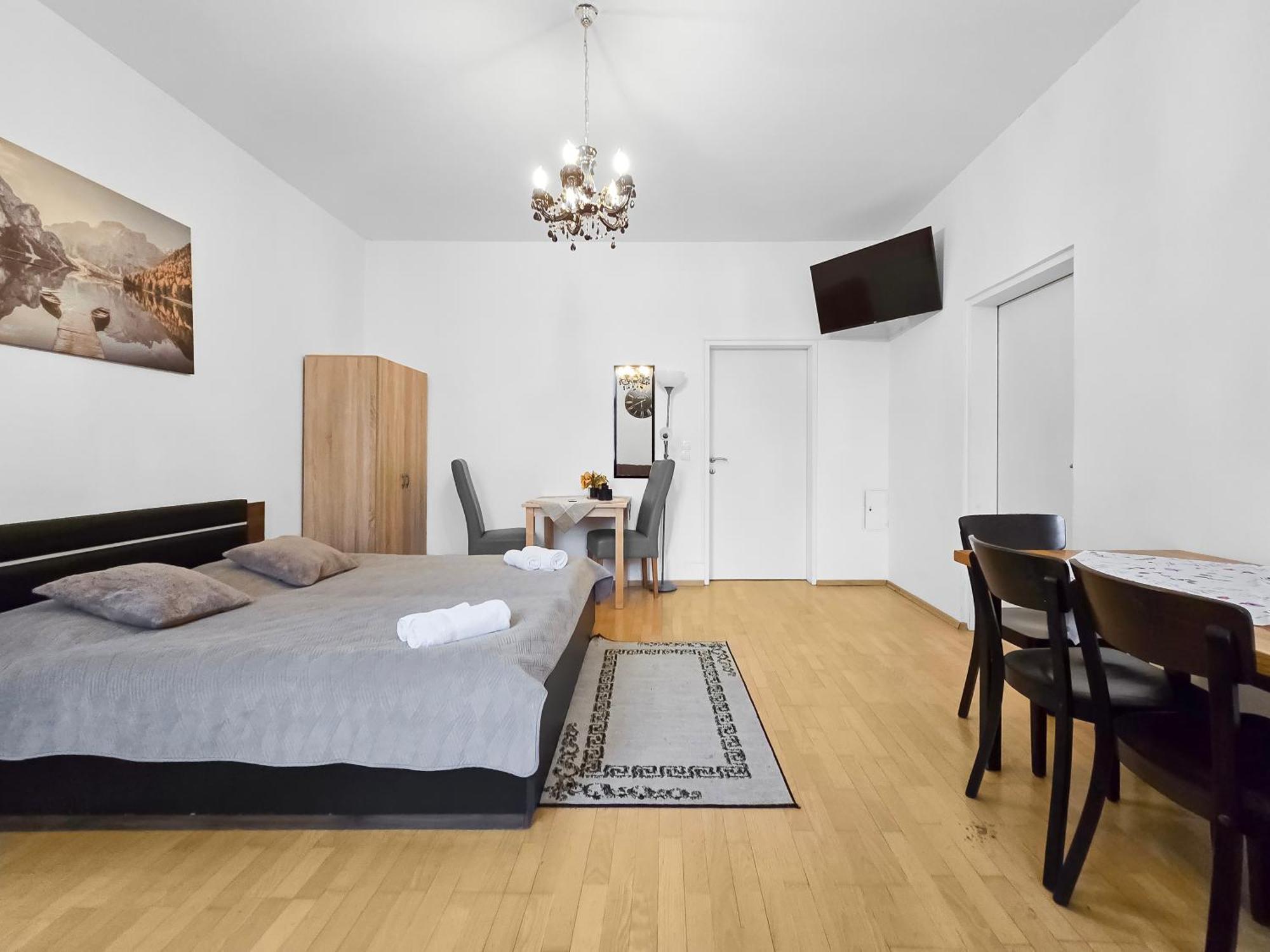 Three King-Size Beds, Three Bedrooms فيينا المظهر الخارجي الصورة