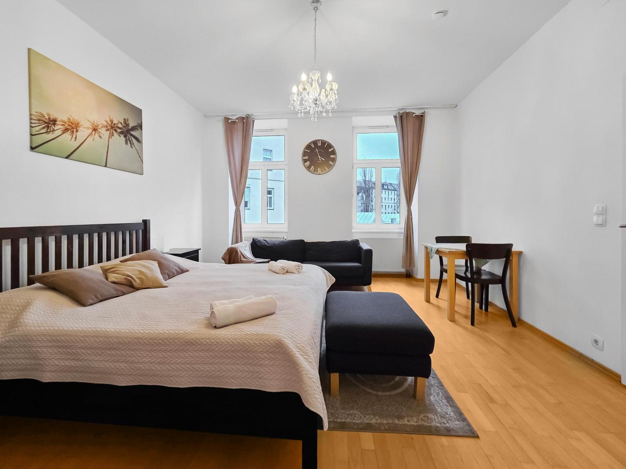 Three King-Size Beds, Three Bedrooms فيينا المظهر الخارجي الصورة