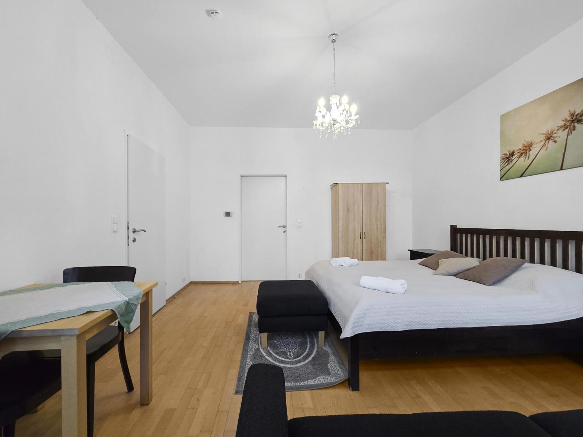 Three King-Size Beds, Three Bedrooms فيينا المظهر الخارجي الصورة