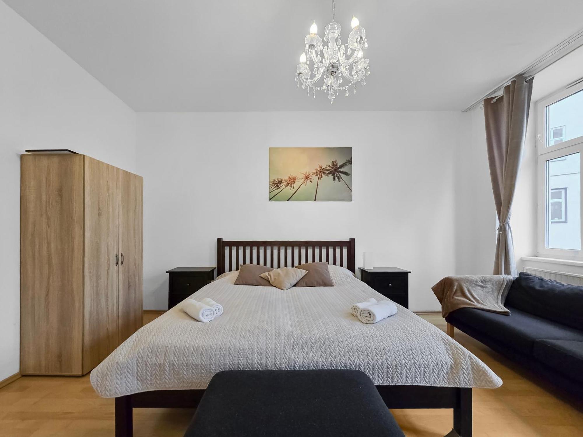 Three King-Size Beds, Three Bedrooms فيينا المظهر الخارجي الصورة